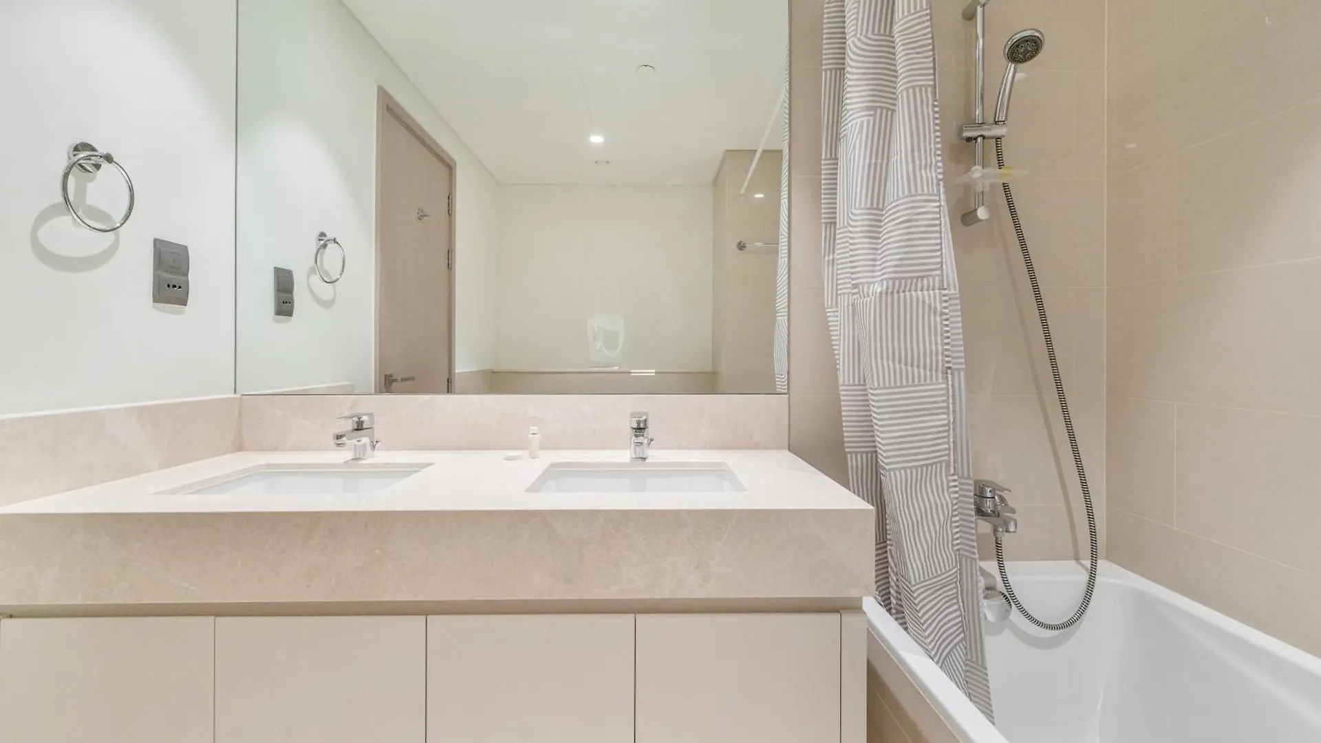 Newarabian Act Two T2 2 Bedroom And 3 Br Dubai United Arab Emirates