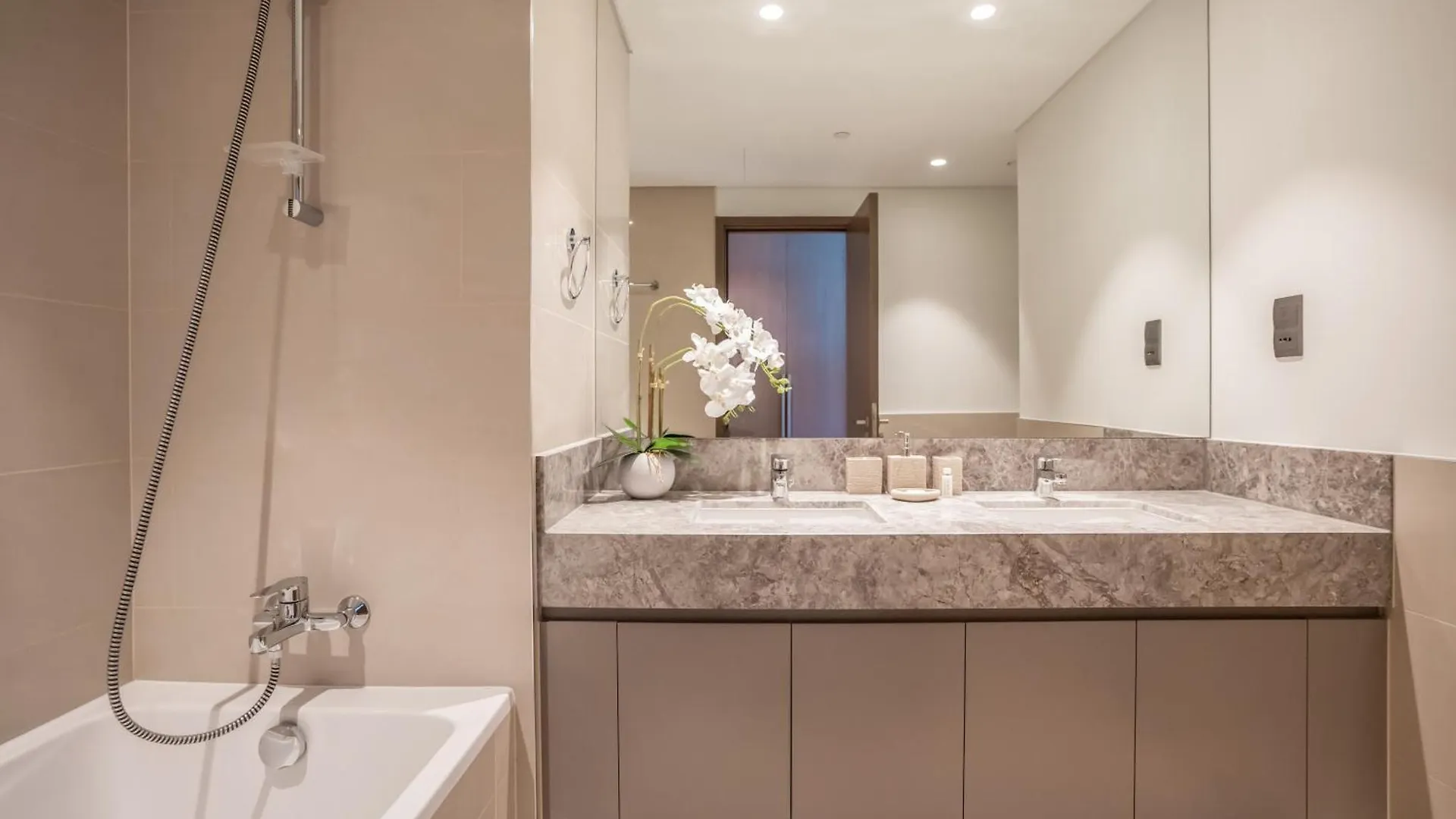 Newarabian Act Two T2 2 Bedroom And 3 Br Dubai 0*,